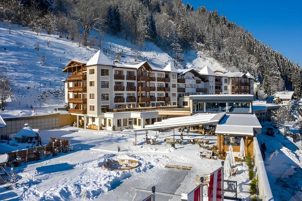 Superior Sport und Familienresort Alpenblick, pohled na celý
 hotel v zimě